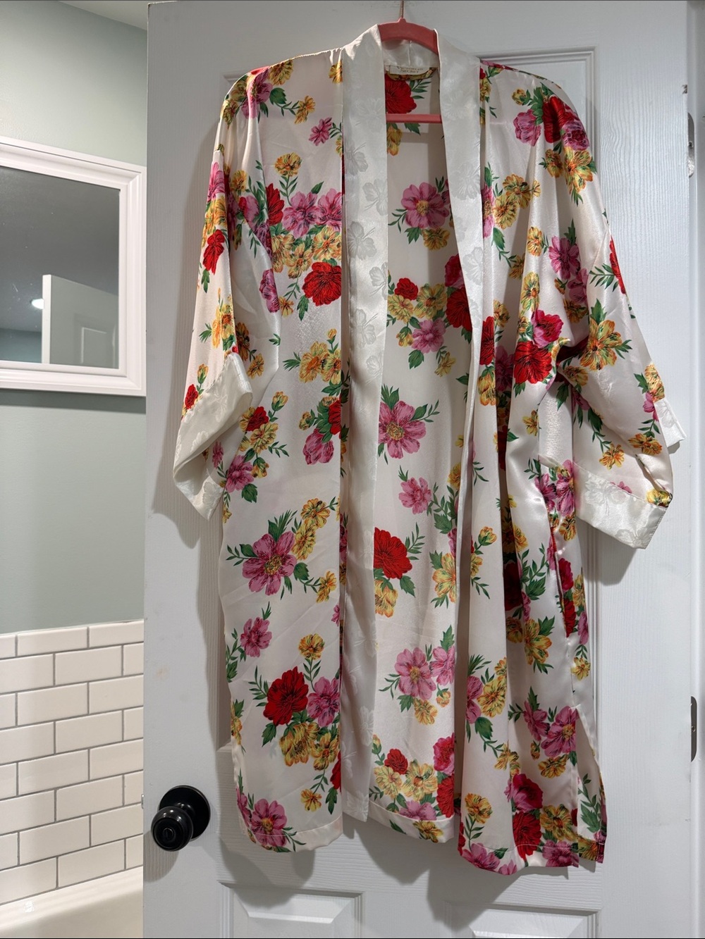 Victoria's Secret Gold Label- Cream Floral Satin Kimono